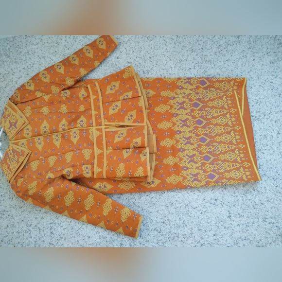 Cambodia out fit - Picture 3 of 4